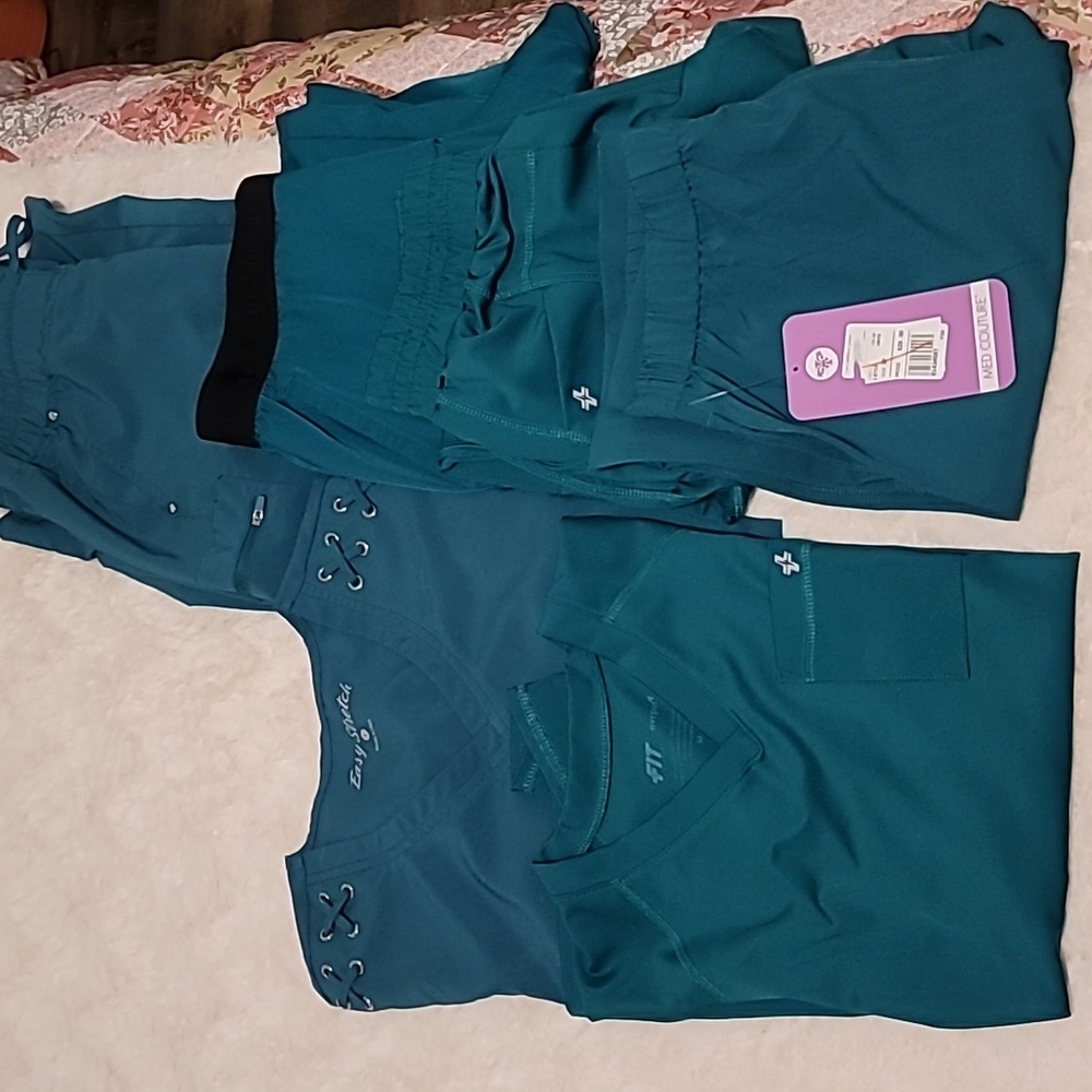 HUNTER GREEN SCRUBS